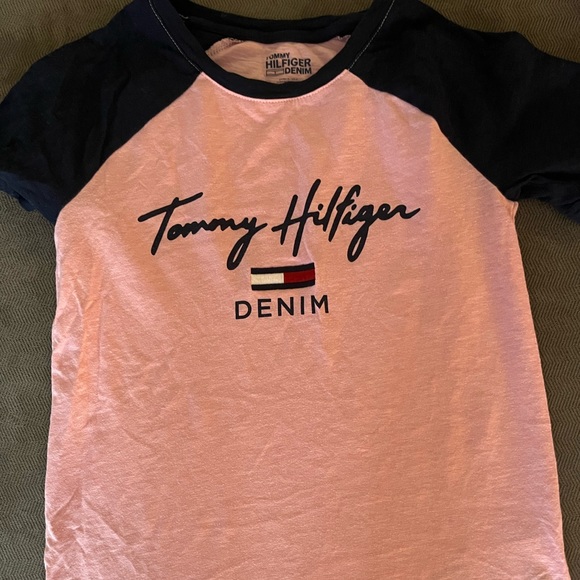 ⭐️ 3/$20.   TOMMY HILFIGER Top - Picture 1 of 1